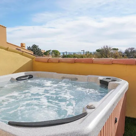 Holiday home 3 Bedroom Awesome In Agde